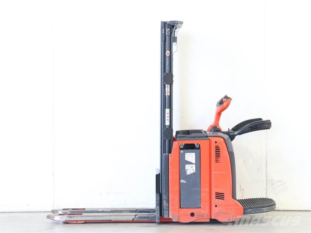 Linde D12AP/133-01 Järelkäidavad virnastajad