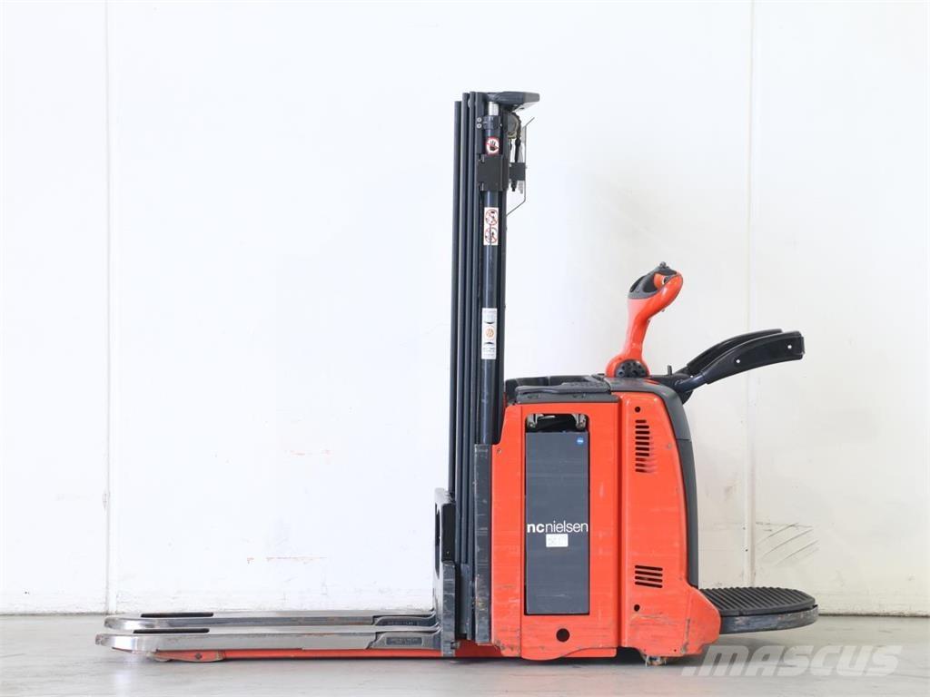Linde D12AP/133-01 Järelkäidavad virnastajad