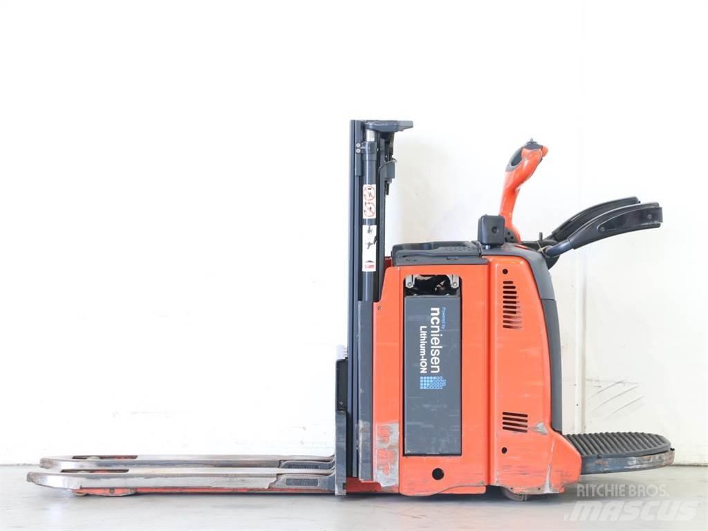 Linde D12HPAP/133-00 Järelkäidavad virnastajad