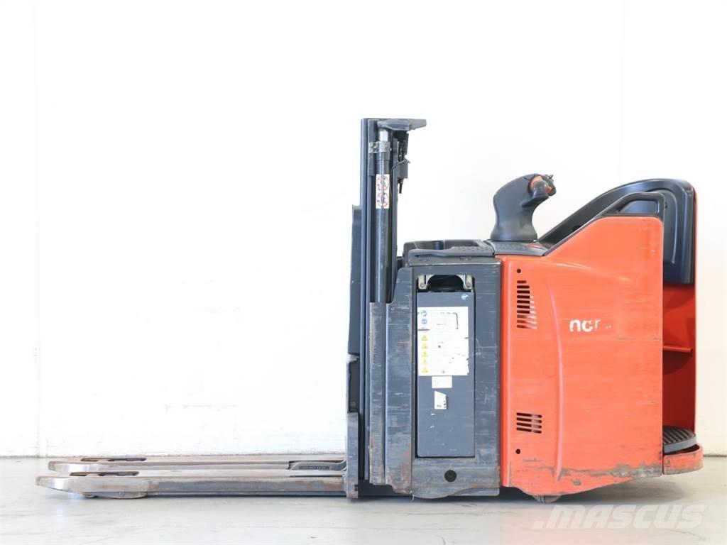 Linde D12SP/133-01 Järelkäidavad virnastajad