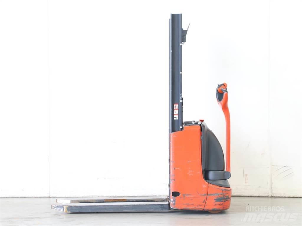 Linde L10/1172-01 Järelkäidavad virnastajad