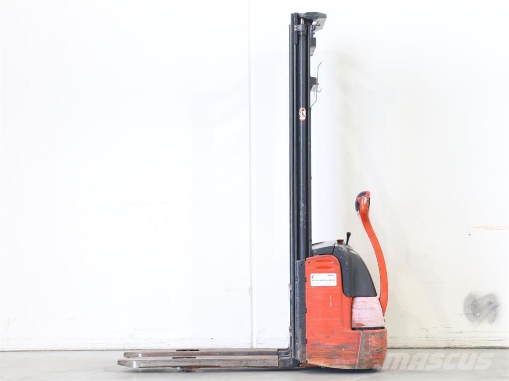 Linde L10/379 Järelkäidavad virnastajad