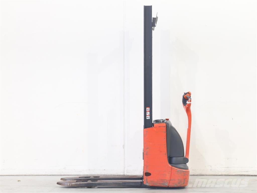 Linde L12/1172-01 Järelkäidavad virnastajad