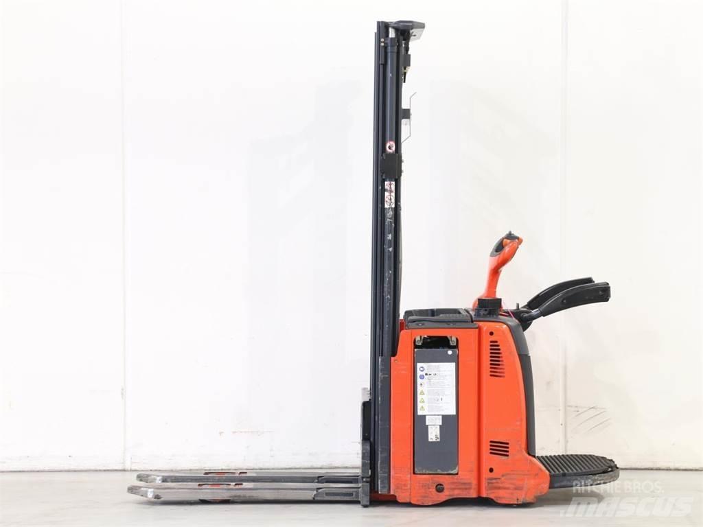 Linde L12AP/133-00 Järelkäidavad virnastajad