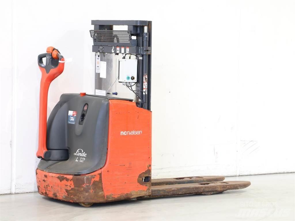 Linde L12I/1172 Järelkäidavad virnastajad