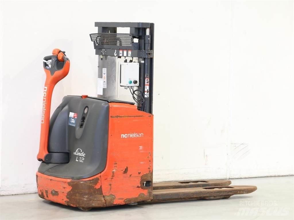 Linde L12I/1172 Järelkäidavad virnastajad