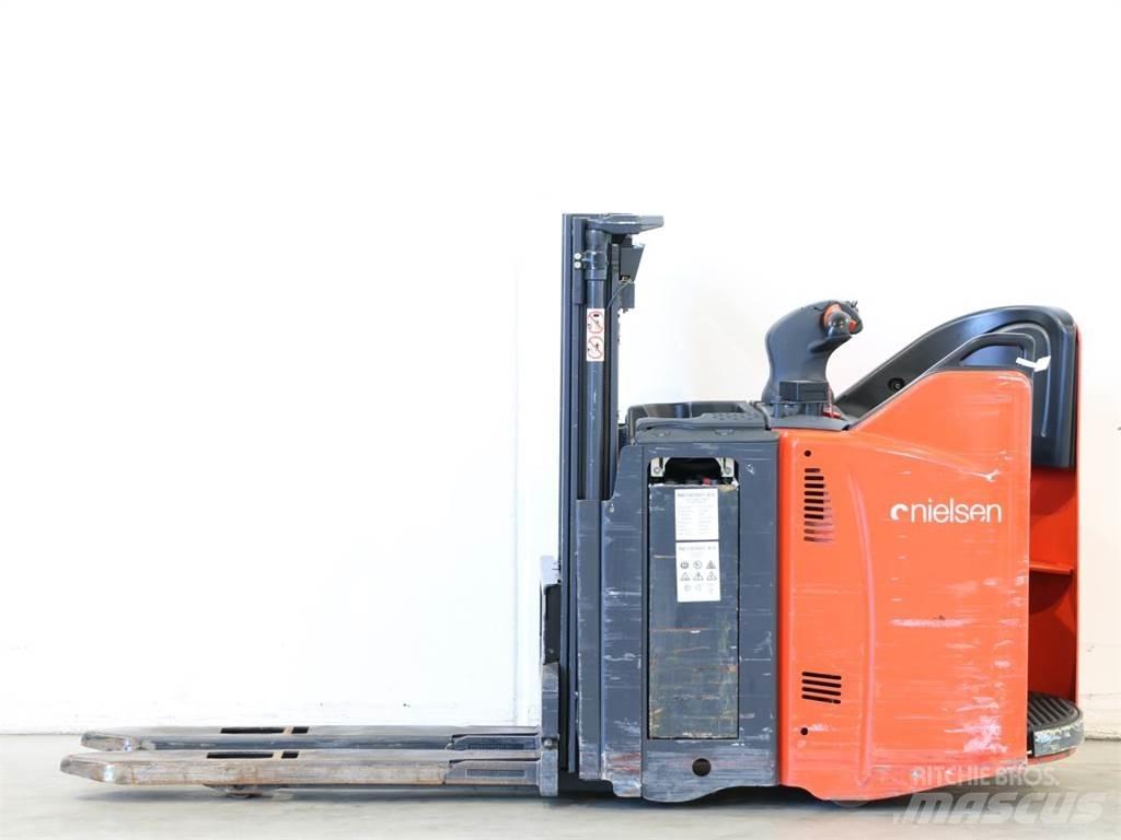 Linde L12SP/133-00 Järelkäidavad virnastajad