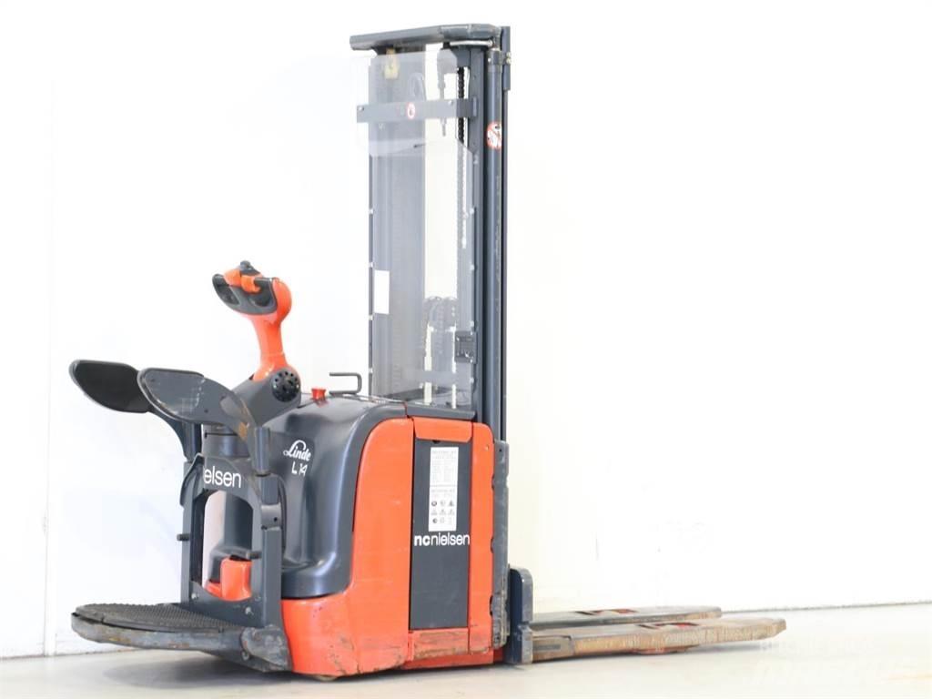 Linde L14API/372 Järelkäidavad virnastajad