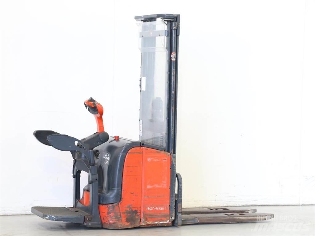 Linde L14API/372 Järelkäidavad virnastajad