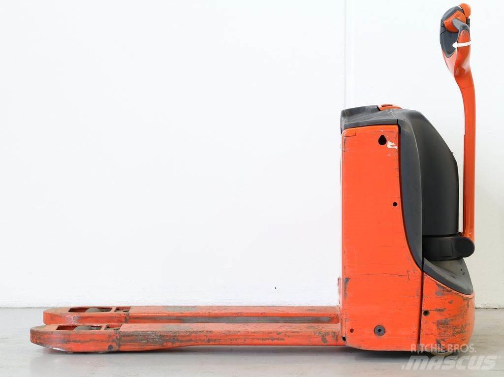 Linde T16/1152 Järelkäidavad virnastajad
