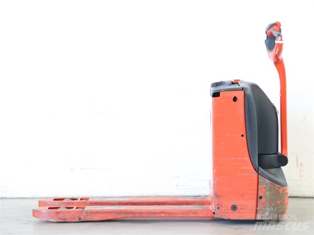 Linde T16/1152 Järelkäidavad virnastajad