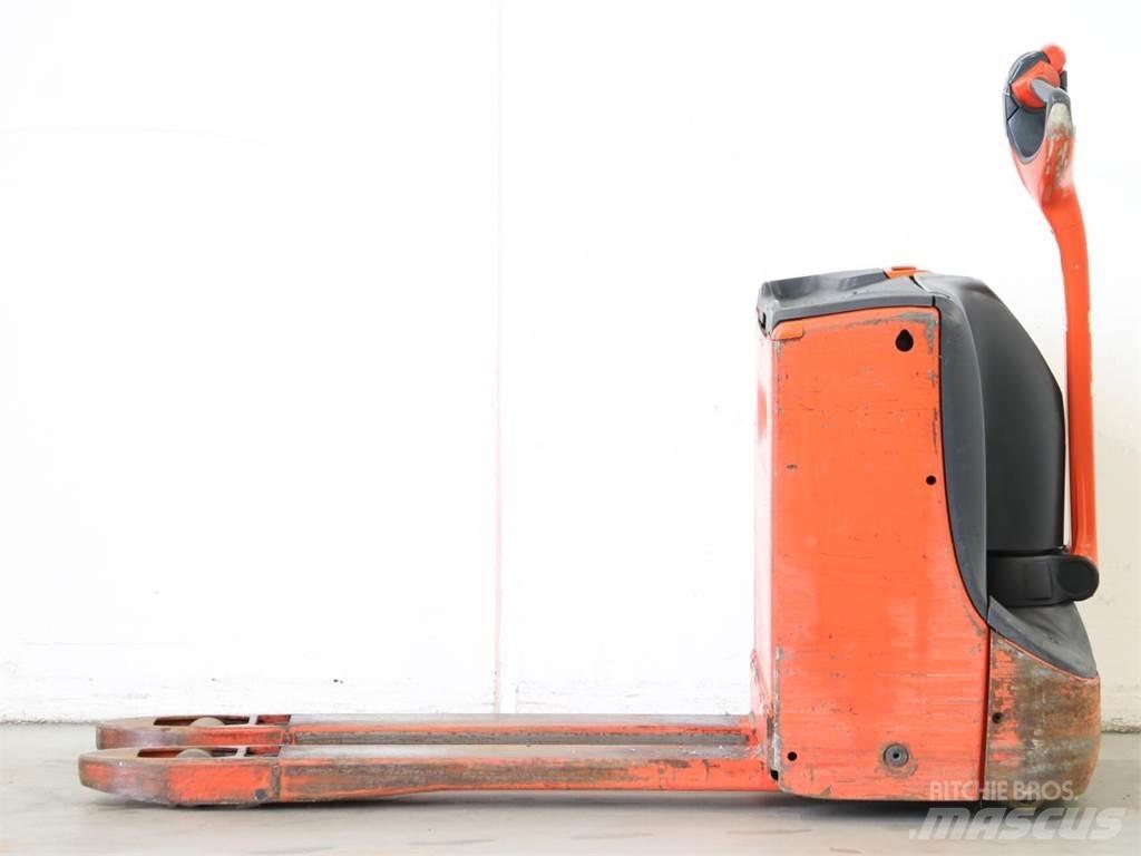 Linde T16/1152 Järelkäidavad virnastajad