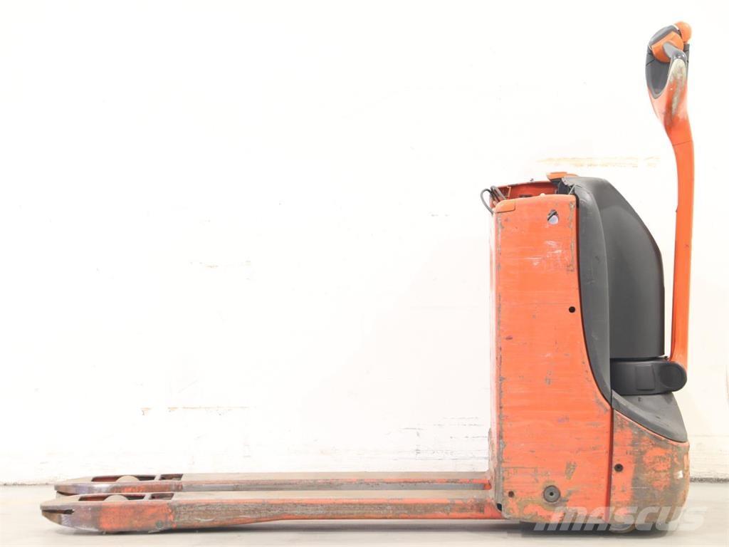 Linde T16/1152 Järelkäidavad virnastajad