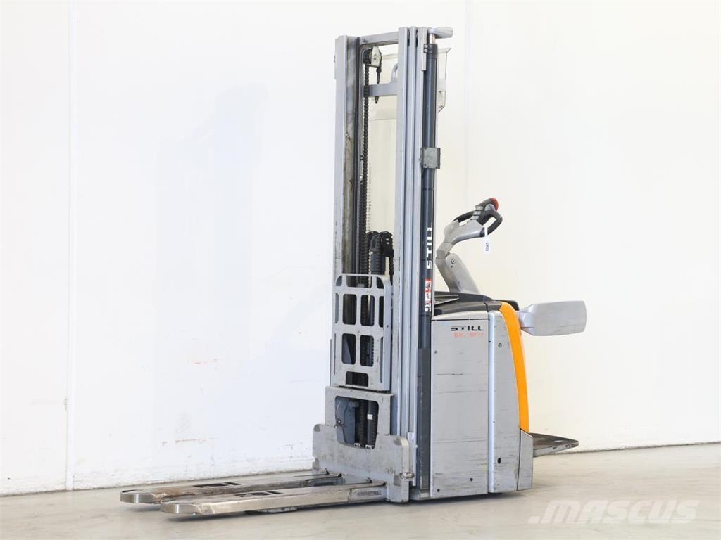 Still EXV-SF14 Järelkäidavad virnastajad