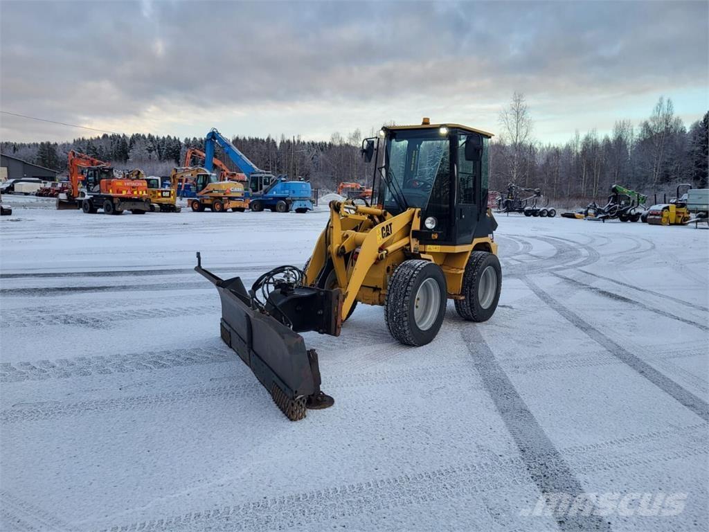 CAT 901B Väikelaadurid