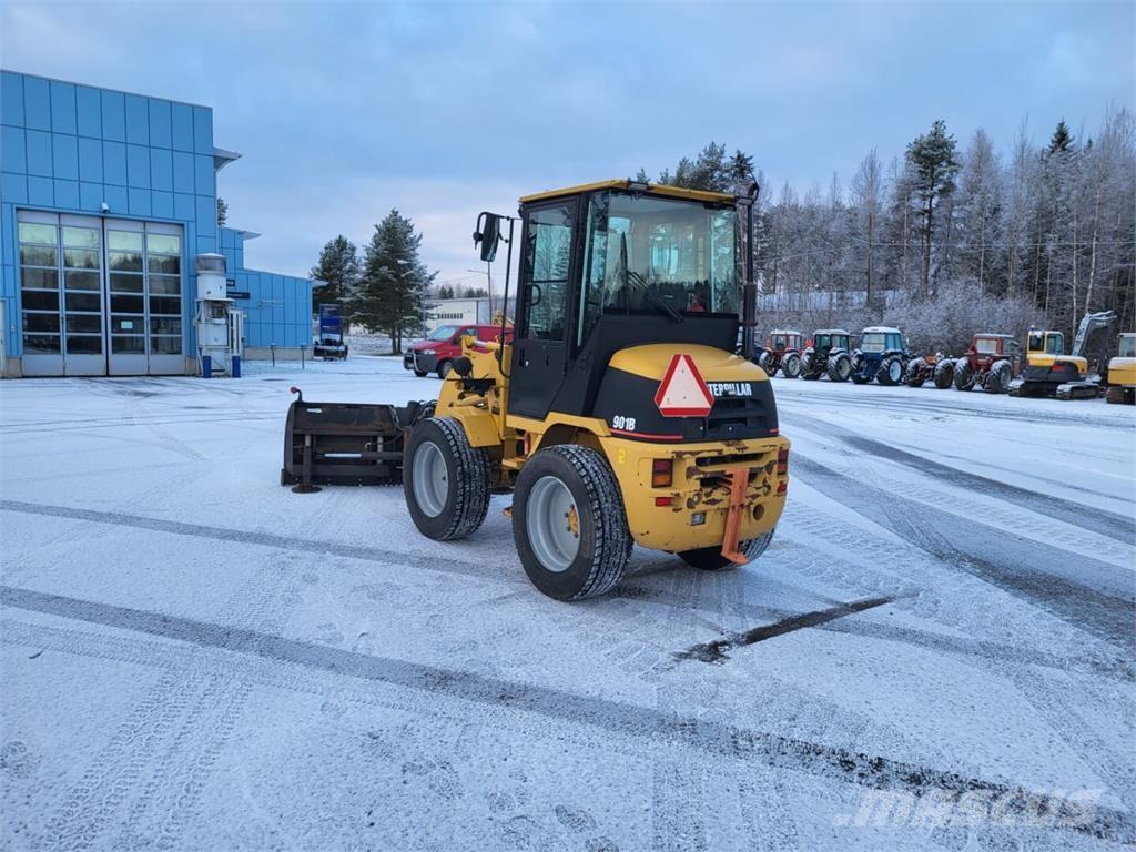 CAT 901B Väikelaadurid