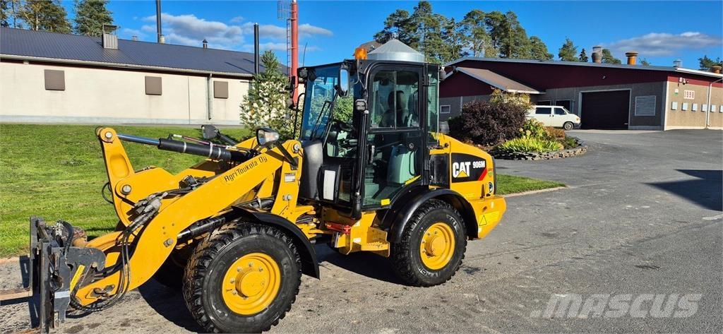 CAT 906M Rataslaadurid