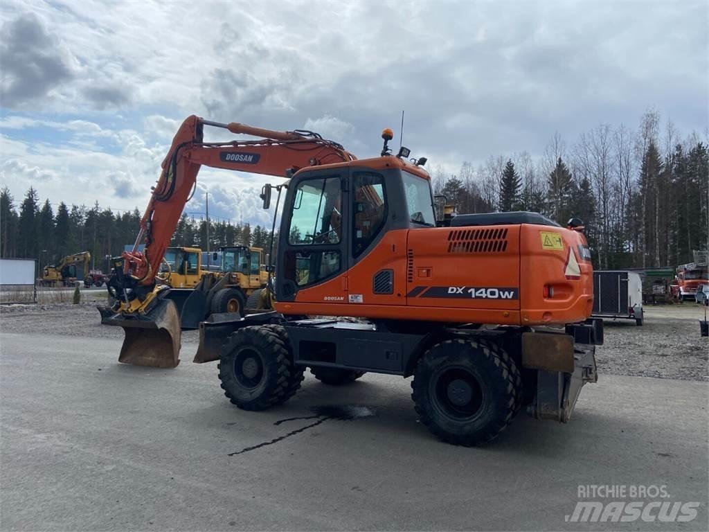 Doosan DX 140W Ratasekskavaatorid
