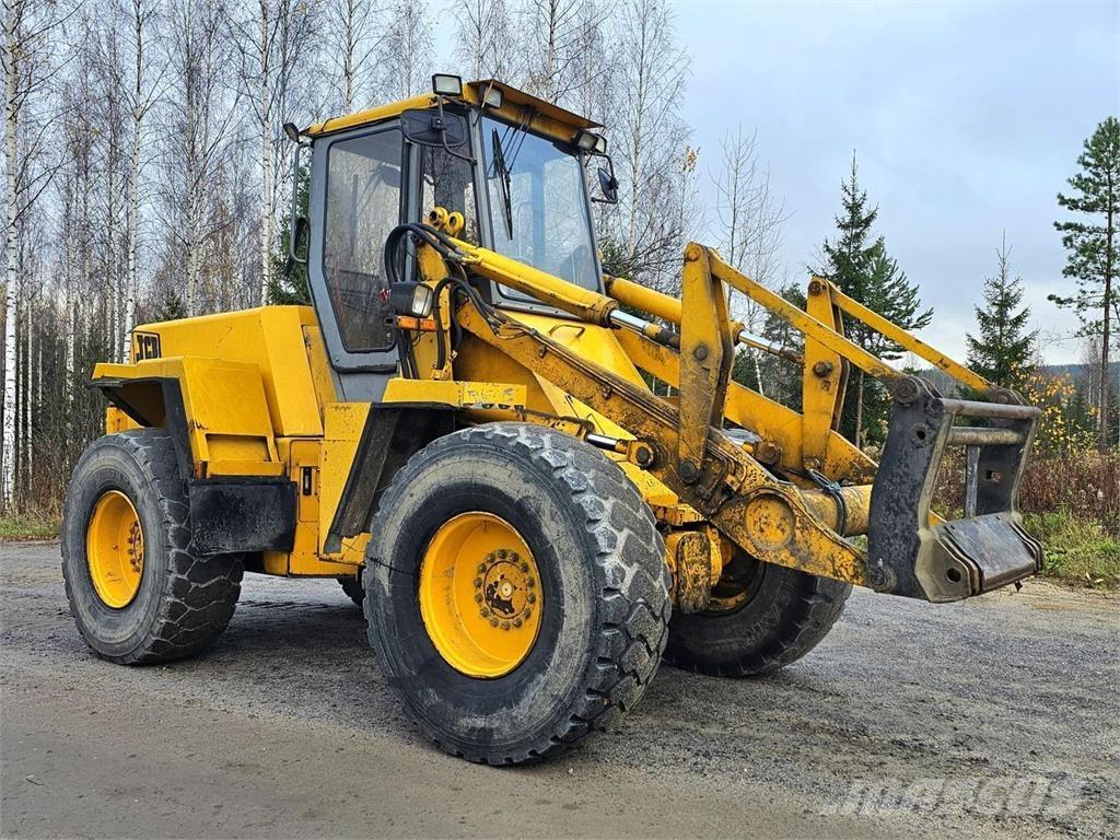 JCB 425 Rataslaadurid