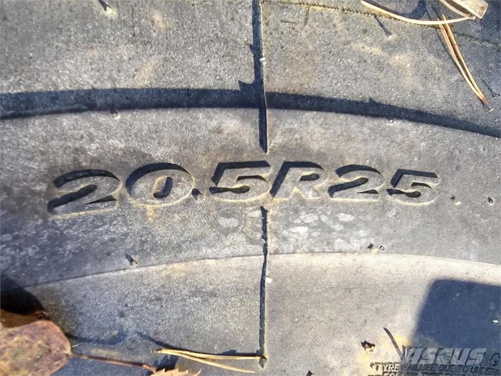  Renkaat 20.5R25 Muud osad
