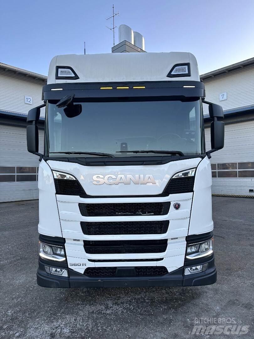 Scania R560 6x4 Sadulveokid