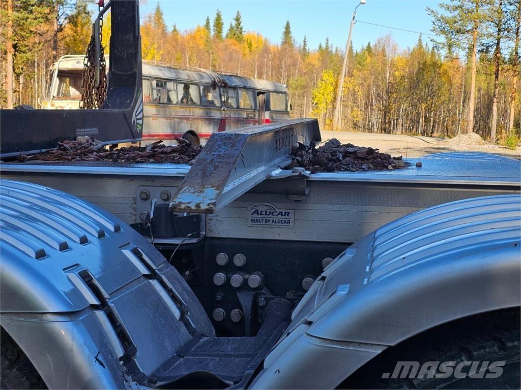 Scania R660 8X4 Metsaveokid