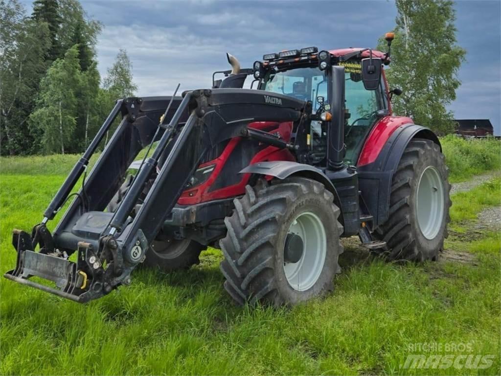 Valtra T144 Versu Traktorid