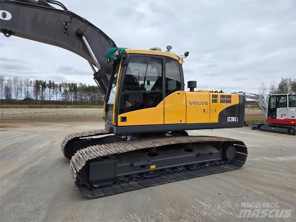 Volvo EC210CL Roomikekskavaatorid