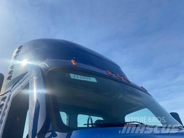 Freightliner CASCADIA 116 Sadulveokid