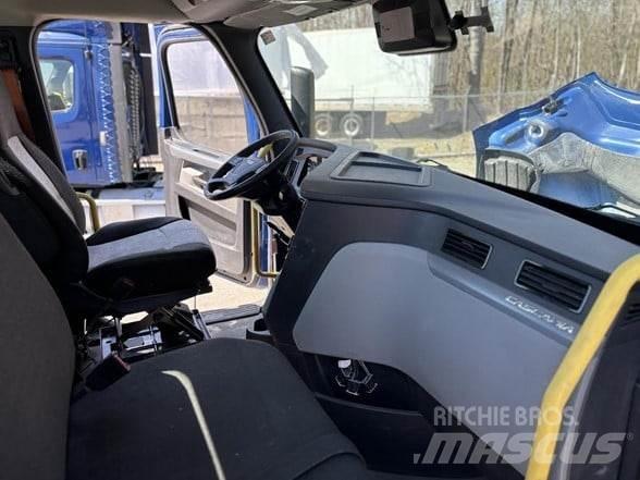 Freightliner CASCADIA 116 Sadulveokid
