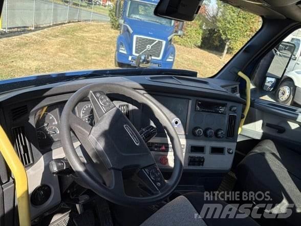Freightliner CASCADIA 116 Sadulveokid