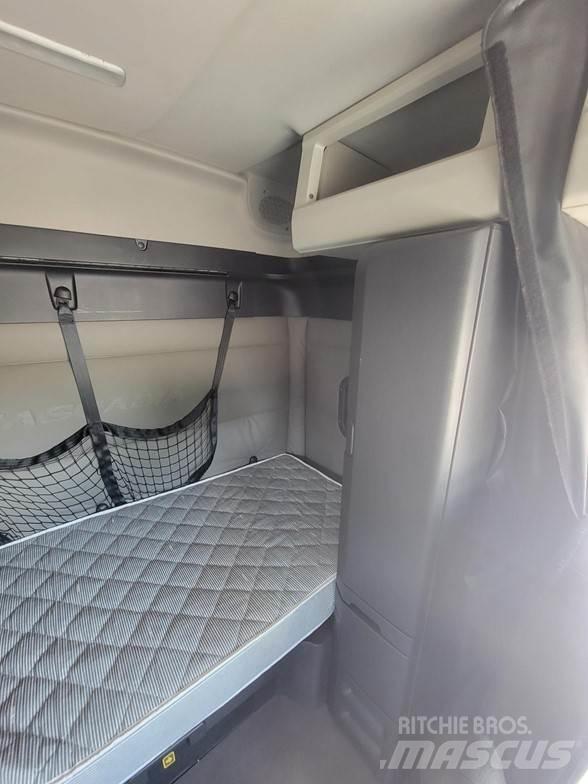 Freightliner CASCADIA 116 Sadulveokid