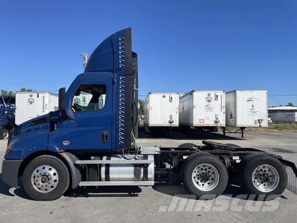 Freightliner CASCADIA 116 Sadulveokid