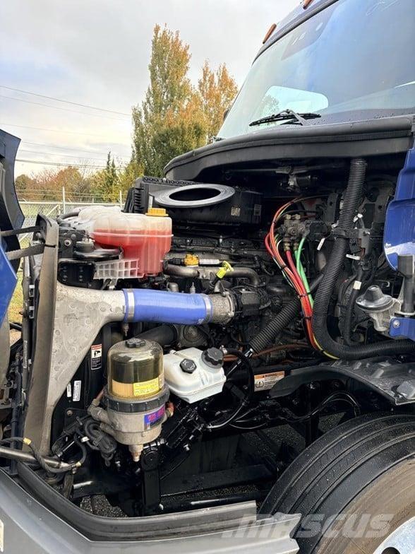 Freightliner CASCADIA 116 Sadulveokid