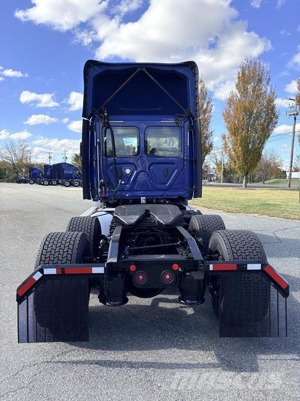 Freightliner CASCADIA 116 Sadulveokid