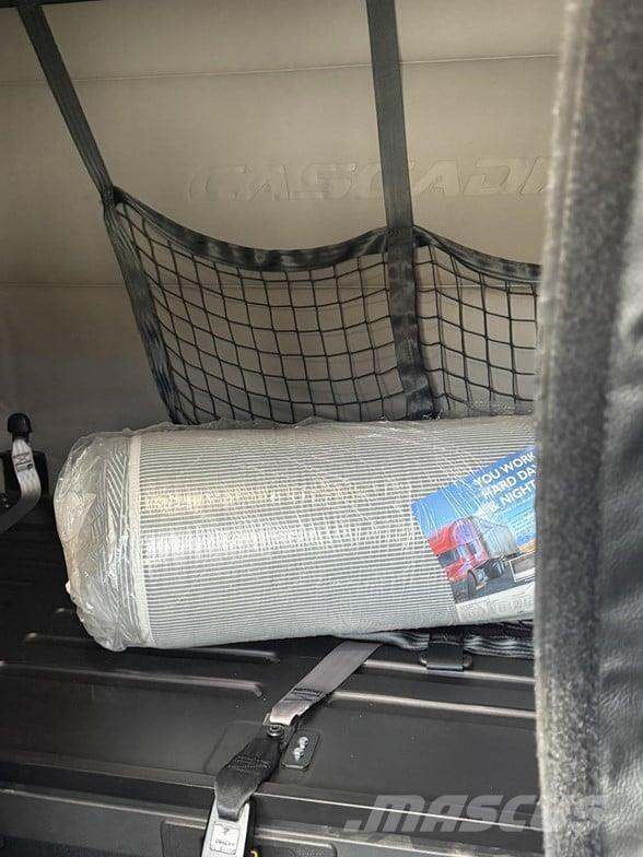 Freightliner CASCADIA 116 Sadulveokid