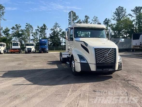 Volvo VNL64T300 Sadulveokid