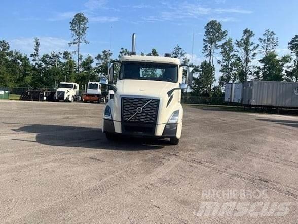 Volvo VNL64T300 Sadulveokid