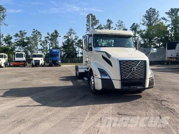 Volvo VNL64T300 Sadulveokid
