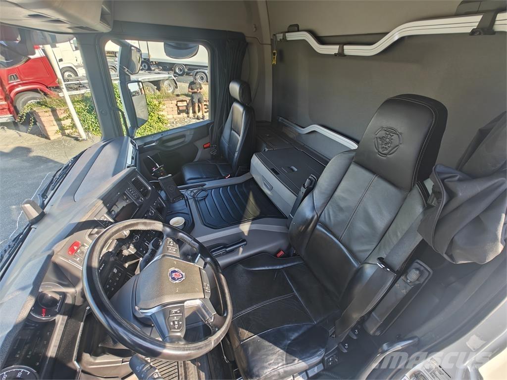 Scania P370 Vahetuskastiga tõstukautod