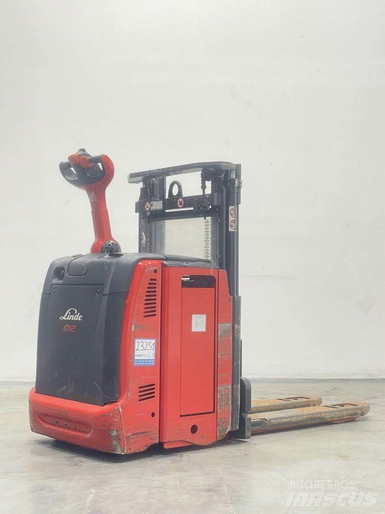 Linde D12-133 Järelkäidavad virnastajad