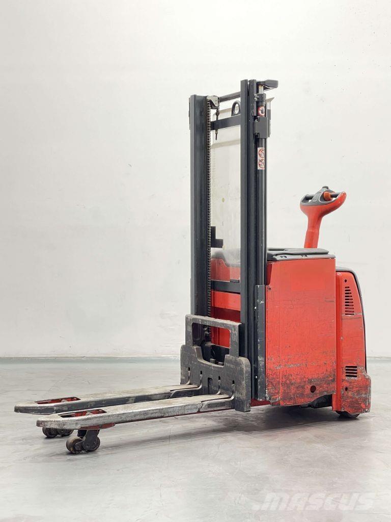Linde D12-133 Järelkäidavad virnastajad