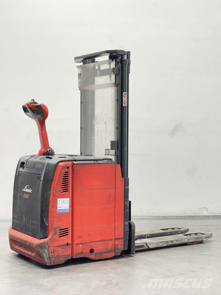 Linde D12-133 Järelkäidavad virnastajad