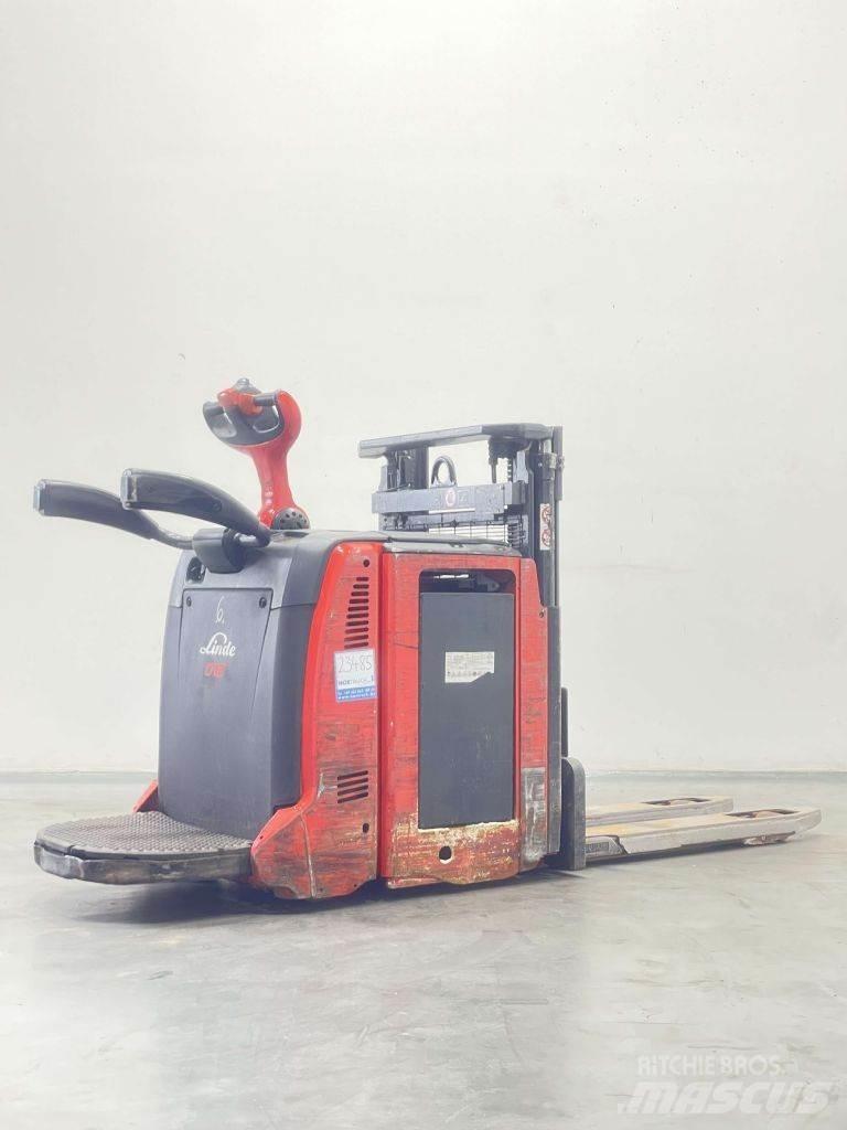 Linde D12AP-133 Järelkäidavad virnastajad