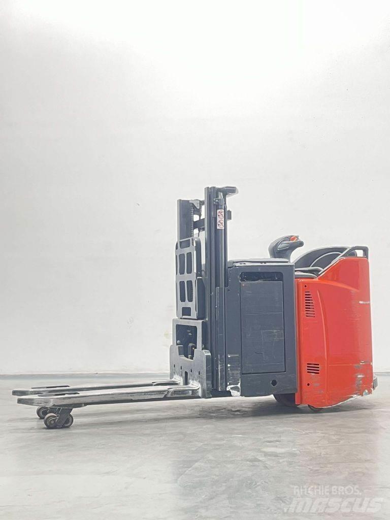 Linde D12HPSP-133 Järelkäidavad virnastajad