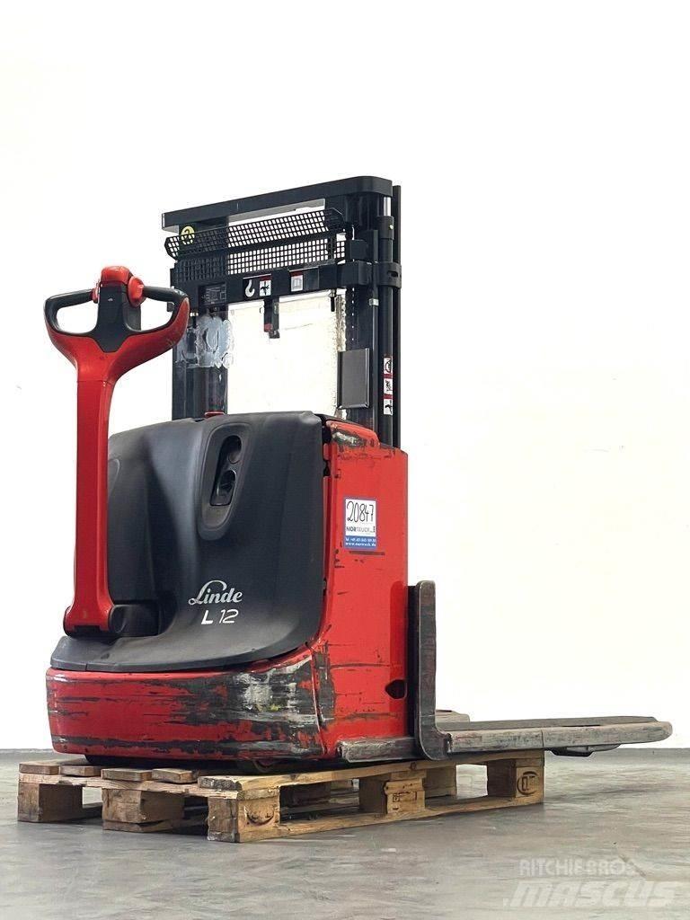 Linde L12-1172 Järelkäidavad virnastajad