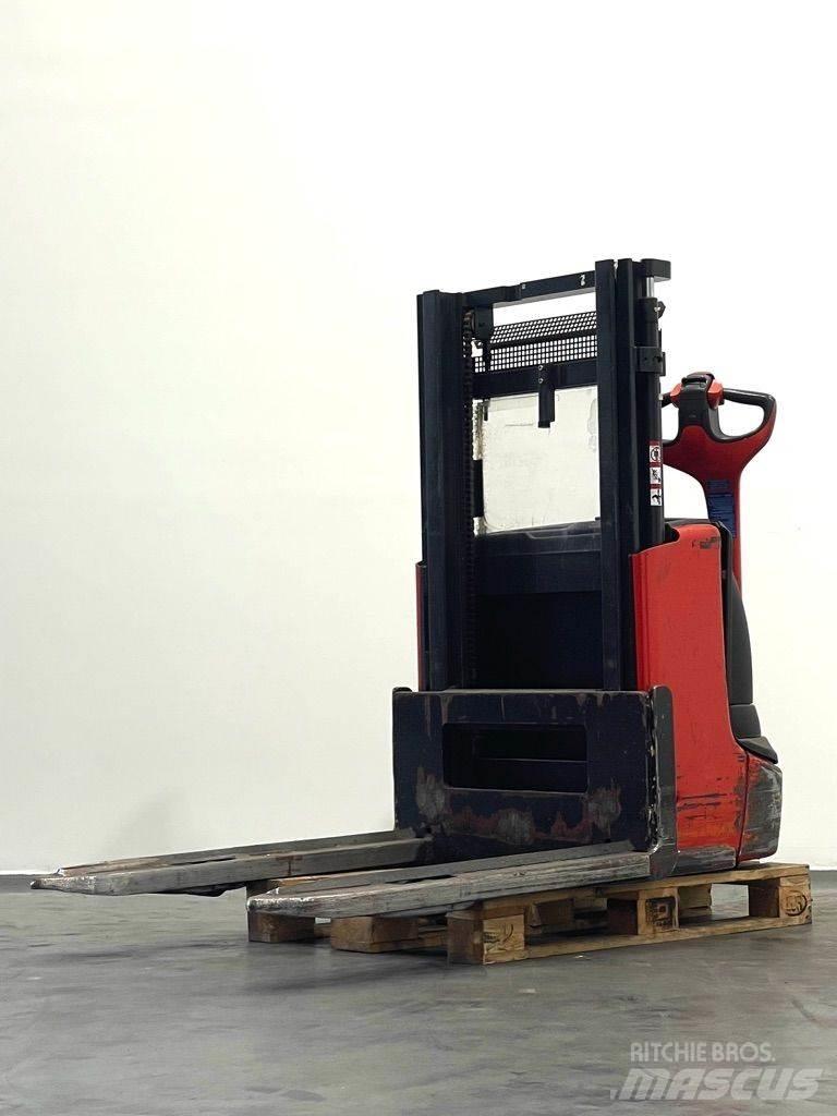 Linde L12-1172 Järelkäidavad virnastajad