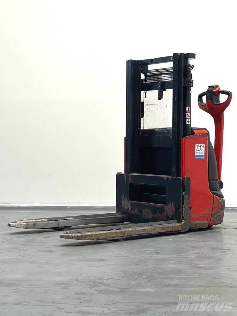 Linde L12-1172 Järelkäidavad virnastajad