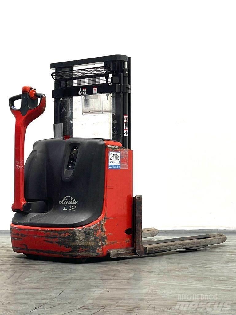 Linde L12-1172 Järelkäidavad virnastajad