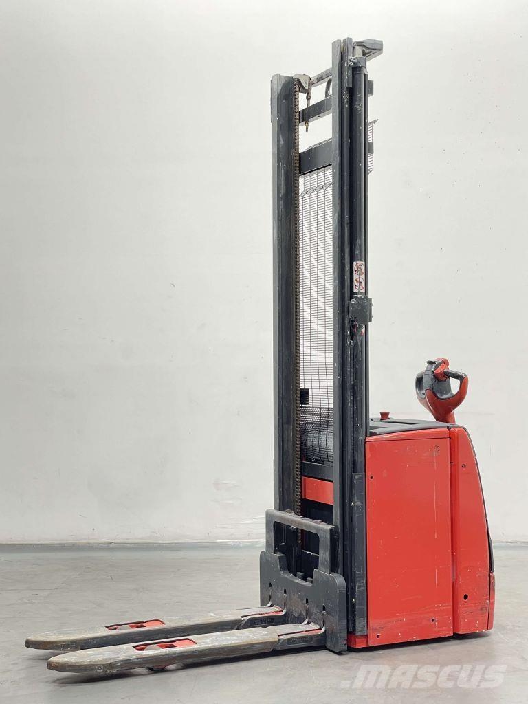 Linde L14-1173 Järelkäidavad virnastajad